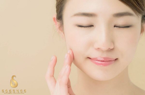 Cách chọn gel rửa mặt cho da nhạy cảm.
