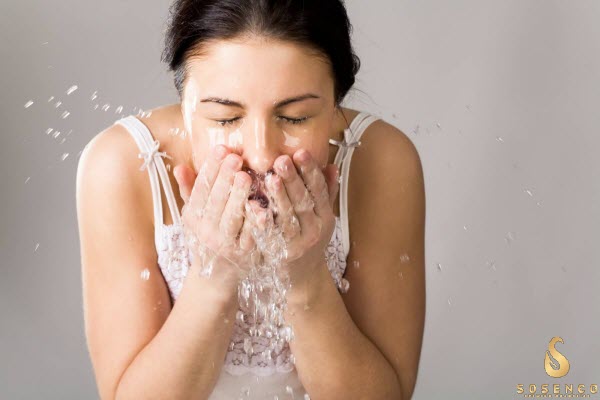 Nên dùng gel rửa mặt hay sữa rửa mặt dạng bọt, dạng sữa