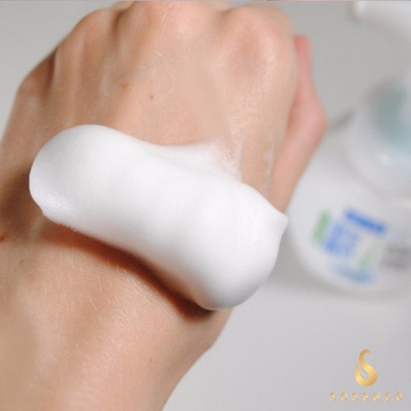 Nên dùng gel hay sữa rửa mặt để đảm bảo an toàn cho da?