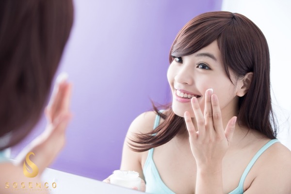 Vì sao nên sử dụng serum trị mụn và vết thâm vào ban đêm là tốt nhất?